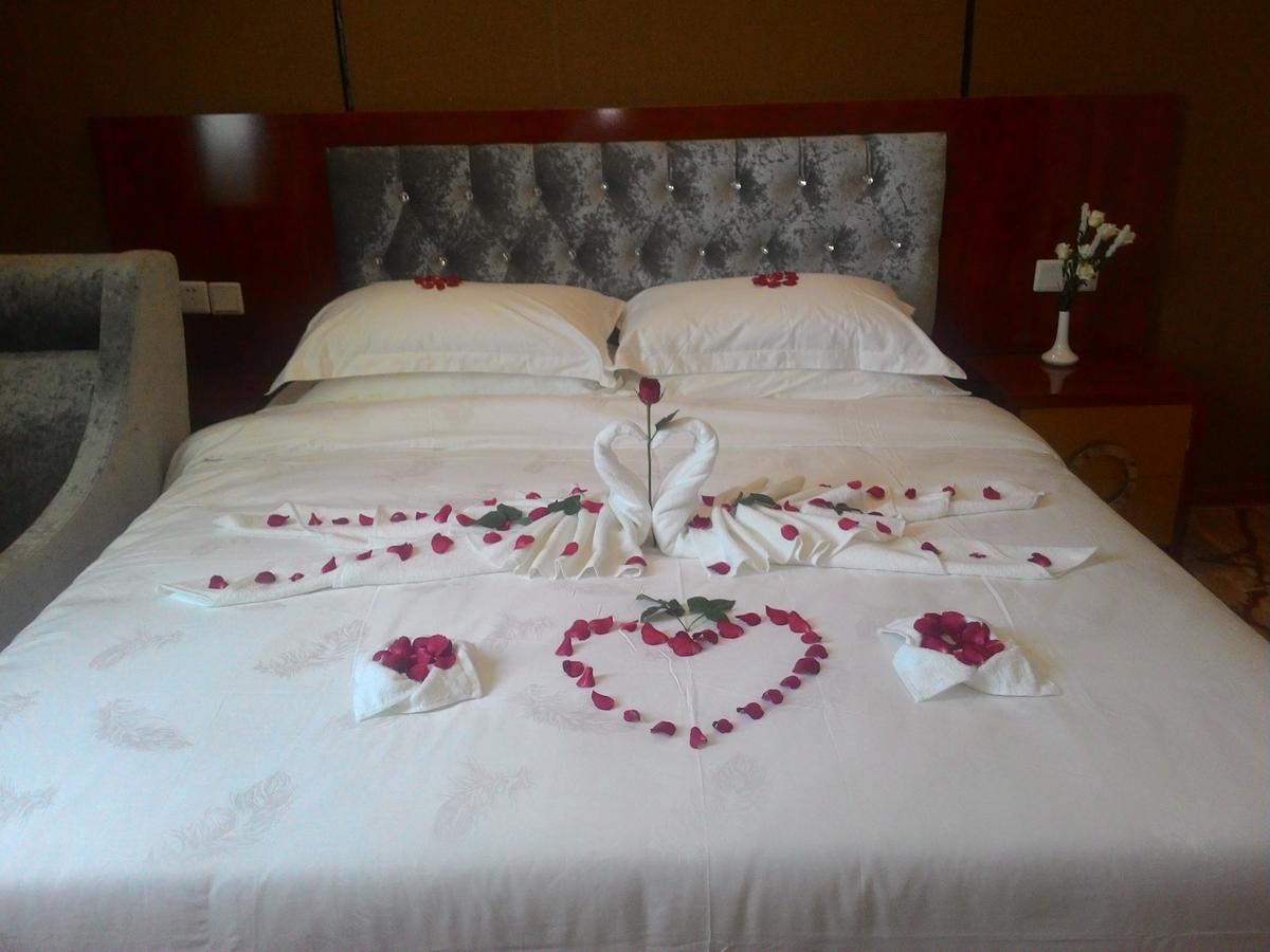 Apollo Hotel Yangon Ngoại thất bức ảnh